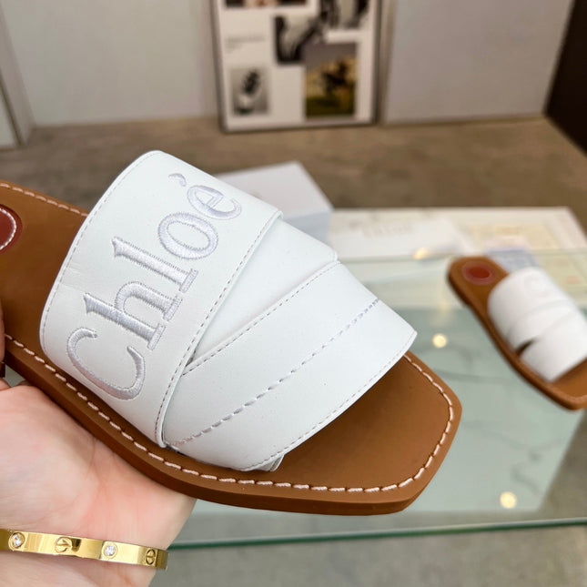 WOODY MULE IN WHITE LAMBSKIN WITH EMBROIDERED LOGO