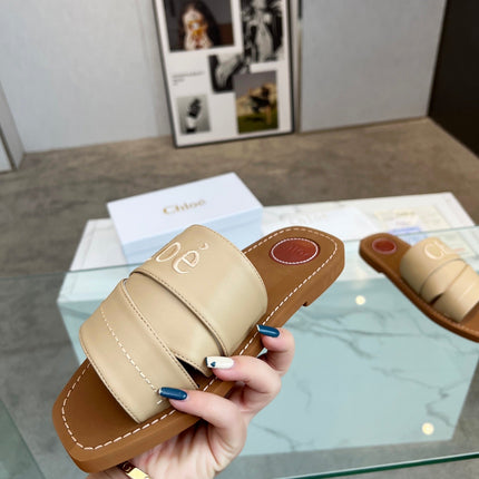 WOODY MULE IN TUSCAN BEIGE LAMBSKIN WITH EMBROIDERED LOGO