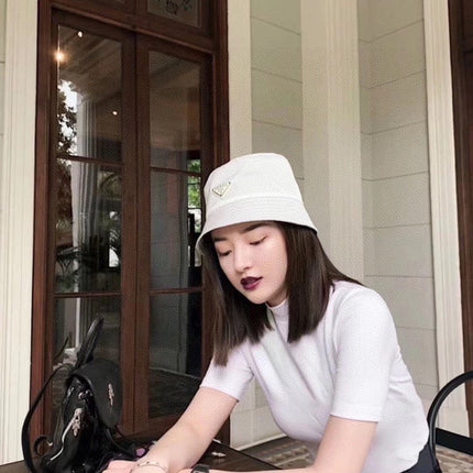 BUCKET HAT IN WHITE RE-NYLON 741389
