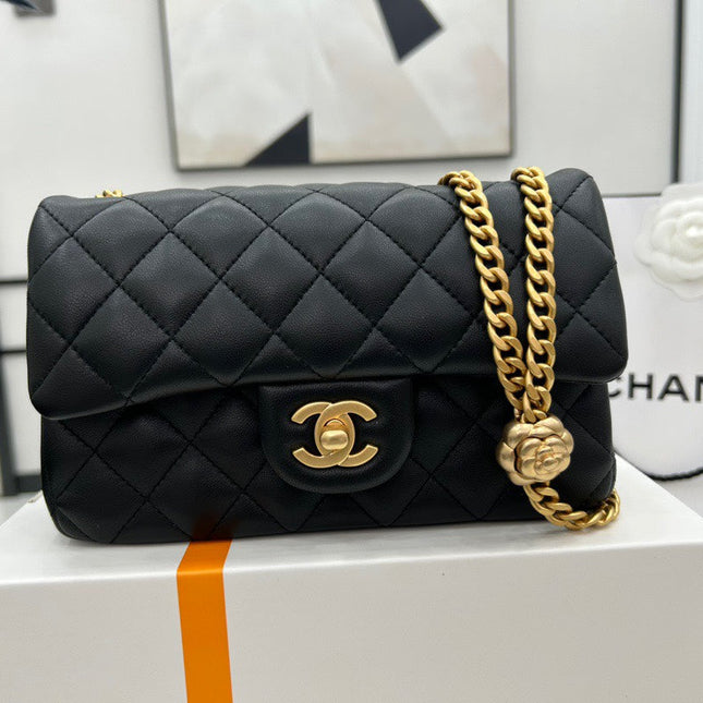 CC SMALL 20 FLAP BAG IN BLACK CALFSKIN GOLD HARDWARE