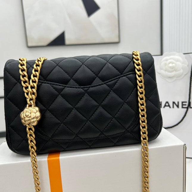 CC SMALL 20 FLAP BAG IN BLACK CALFSKIN GOLD HARDWARE