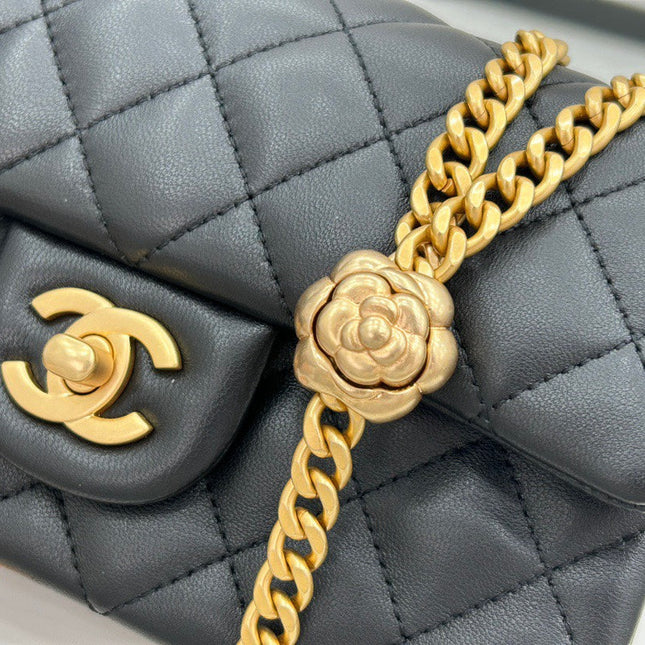 CC SMALL 20 FLAP BAG IN BLACK CALFSKIN GOLD HARDWARE
