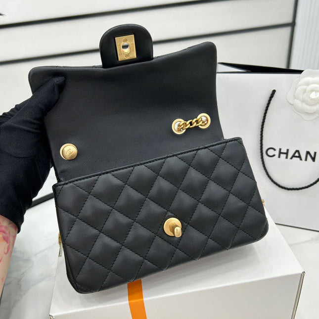 CC SMALL 20 FLAP BAG IN BLACK CALFSKIN GOLD HARDWARE