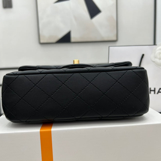 CC SMALL 20 FLAP BAG IN BLACK CALFSKIN GOLD HARDWARE
