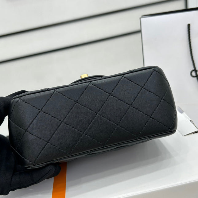 CC SMALL 17 FLAP BAG IN BLACK CALFSKIN GOLD HARDWARE