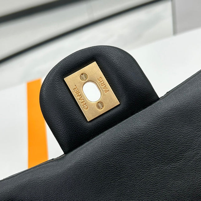 CC SMALL 17 FLAP BAG IN BLACK CALFSKIN GOLD HARDWARE