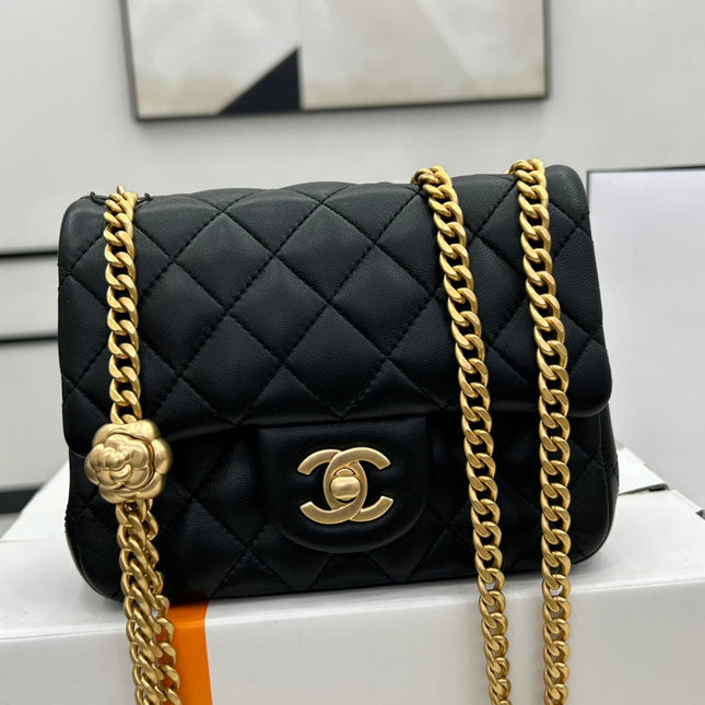 CC SMALL 17 FLAP BAG IN BLACK CALFSKIN GOLD HARDWARE