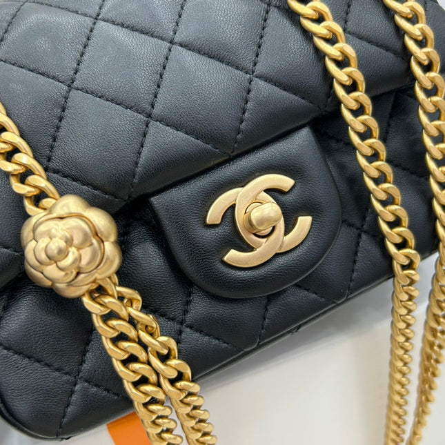 CC SMALL 17 FLAP BAG IN BLACK CALFSKIN GOLD HARDWARE