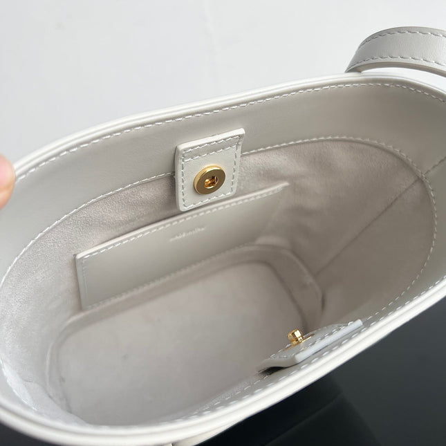 CUIR TRIPHOME 19 WHITE SMOOTH CALFSKIN BUCKET BAG
