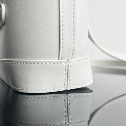 CUIR TRIPHOME 19 WHITE SMOOTH CALFSKIN BUCKET BAG