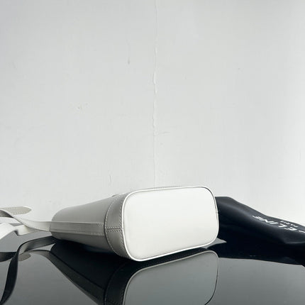 CUIR TRIPHOME 19 WHITE SMOOTH CALFSKIN BUCKET BAG