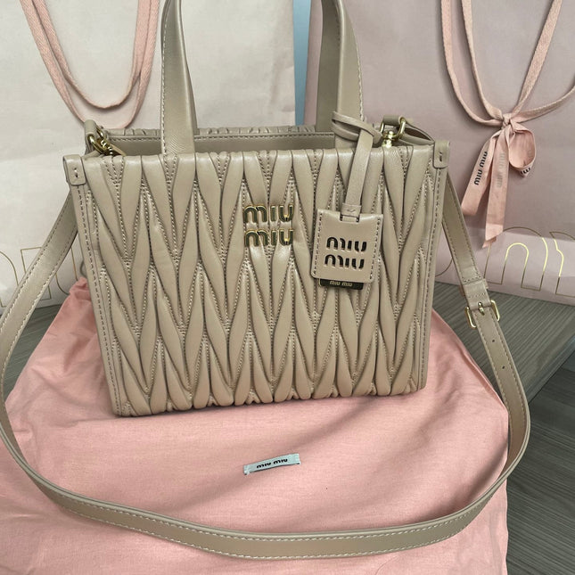 MATELASSÉ TOTE BAG 24 IN BEIGE LAMBSKIN