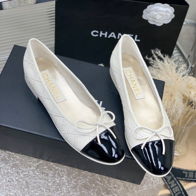 BALLET FLAT GLOSSY BLACK MIX IVORY LAMBSKIN