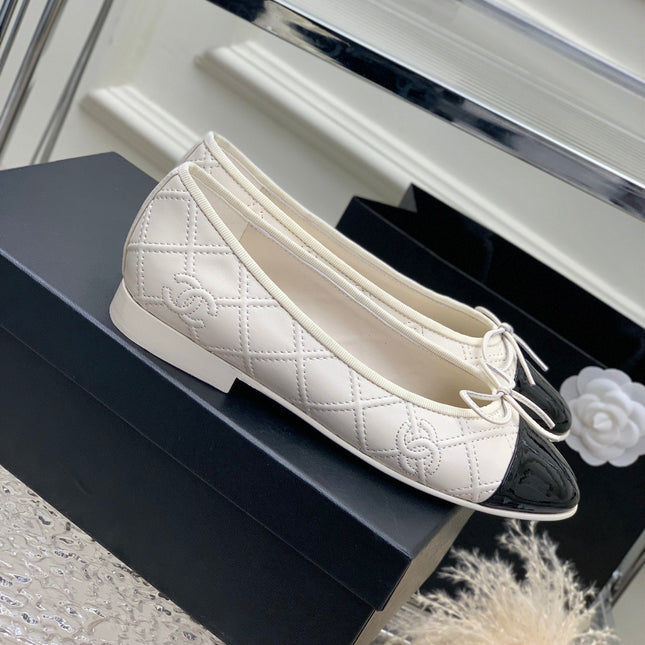 BALLET FLAT GLOSSY BLACK MIX IVORY LAMBSKIN