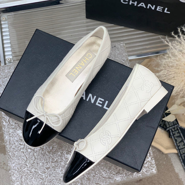 BALLET FLAT GLOSSY BLACK MIX IVORY LAMBSKIN