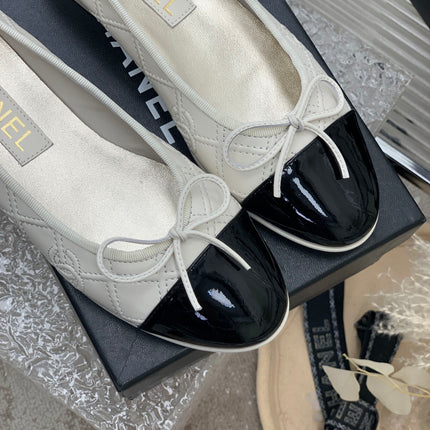 BALLET FLAT GLOSSY BLACK MIX IVORY LAMBSKIN