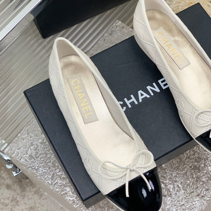 BALLET FLAT GLOSSY BLACK MIX IVORY LAMBSKIN