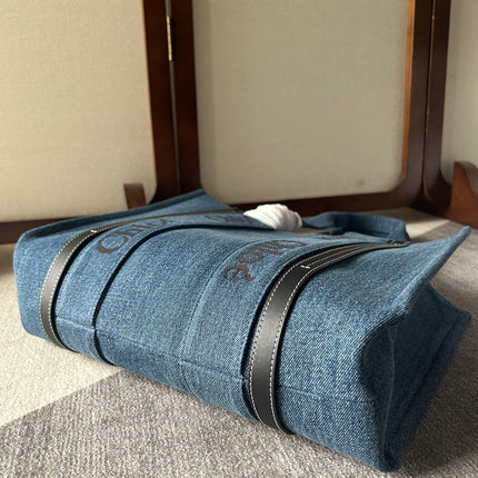 MEDIUM WOODY TOTE BAG 37 IN BLUE DENIM BLACK CALFSKIN