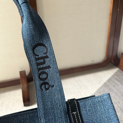 MEDIUM WOODY TOTE BAG 37 IN BLUE DENIM BLACK CALFSKIN