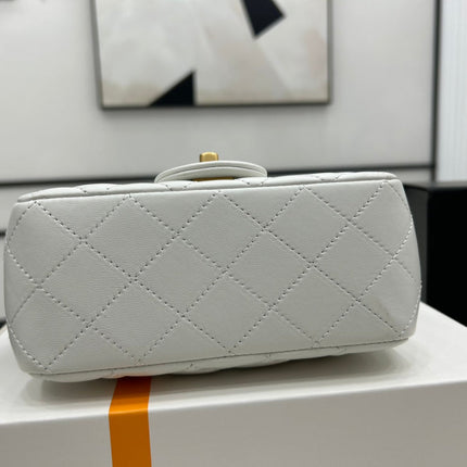 CC SMALL 17 FLAP BAG IN WHITE CALFSKIN GOLD HARDWARE