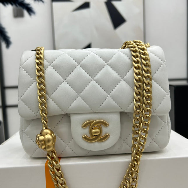 CC SMALL 17 FLAP BAG IN WHITE CALFSKIN GOLD HARDWARE