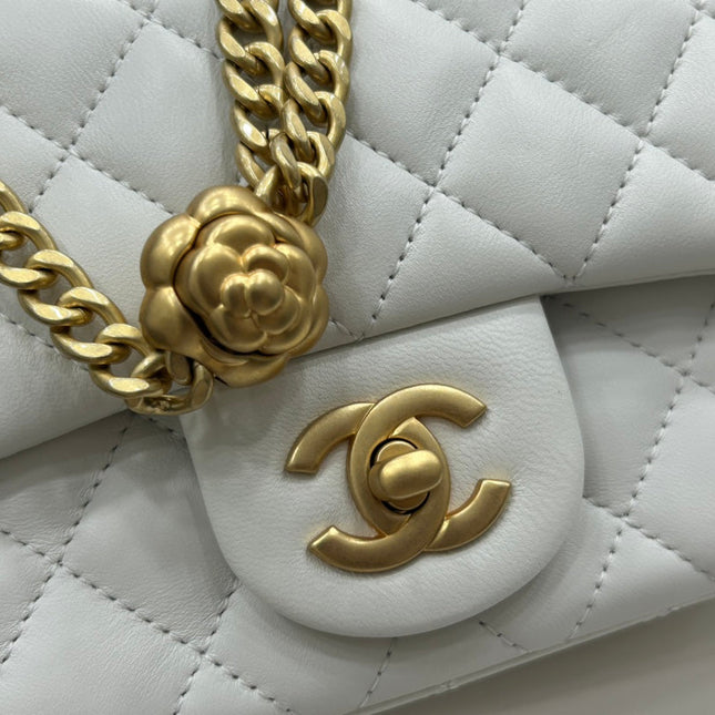 CC SMALL 17 FLAP BAG IN WHITE CALFSKIN GOLD HARDWARE