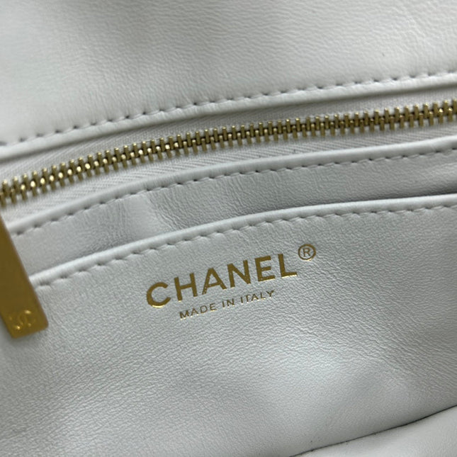 CC SMALL 17 FLAP BAG IN WHITE CALFSKIN GOLD HARDWARE