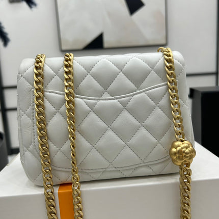 CC SMALL 17 FLAP BAG IN WHITE CALFSKIN GOLD HARDWARE