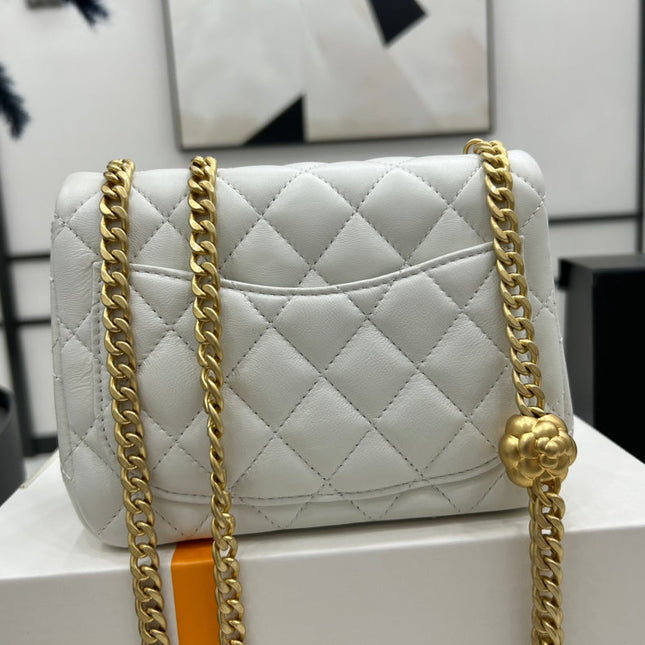 CC SMALL 17 FLAP BAG IN WHITE CALFSKIN GOLD HARDWARE