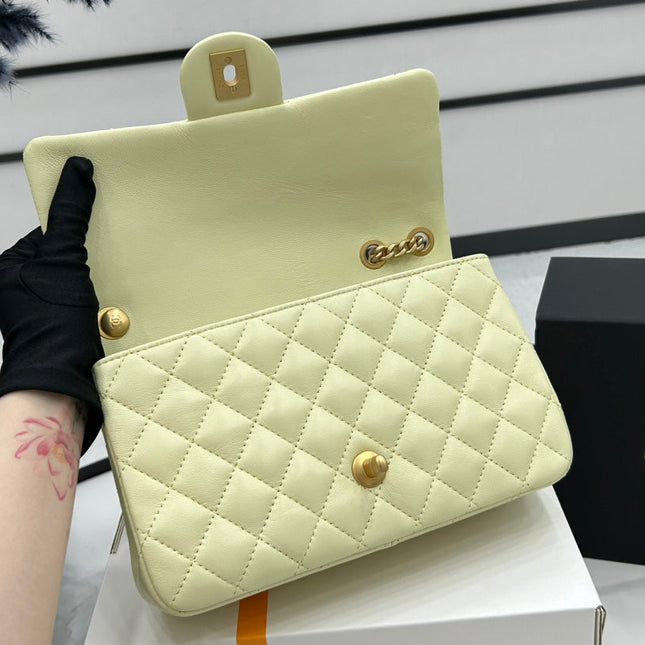 CC SMALL 23 FLAP BAG IN NEON YELLOW CALFSKIN GOLD HARDWARE