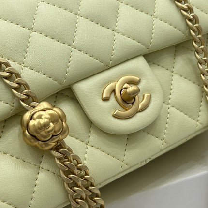 CC SMALL 23 FLAP BAG IN NEON YELLOW CALFSKIN GOLD HARDWARE
