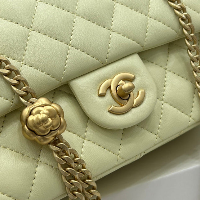 CC SMALL 23 FLAP BAG IN NEON YELLOW CALFSKIN GOLD HARDWARE