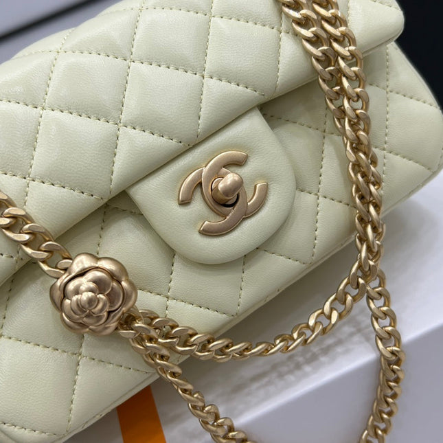 CC SMALL 20 FLAP BAG IN NEON YELLOW CALFSKIN GOLD HARDWARE