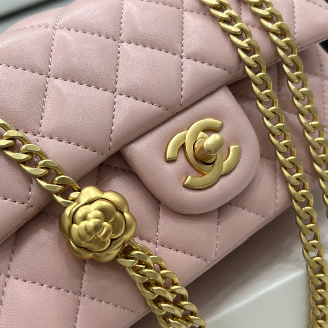 CC SMALL 20 FLAP BAG IN LIGHT PINK CALFSKIN GOLD HARDWARE