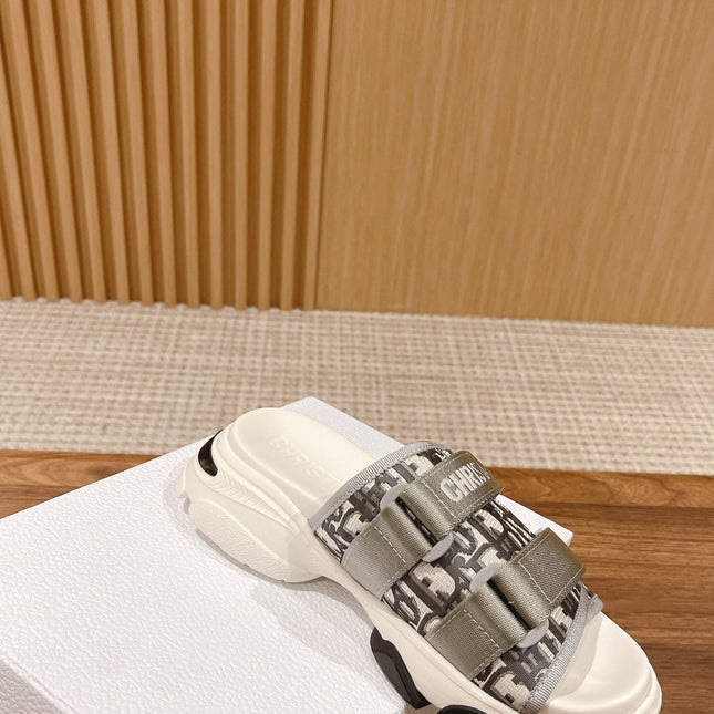 DIOR PLATFORM SLIDES 25S 30 MM IN WHITE MIX GREY FABRIC AND CALFSKIN