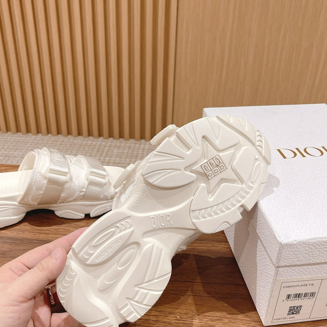 DIOR PLATFORM SLIDES 25S 30 MM IN CREAM WHITE FABRIC AND CALFSKIN