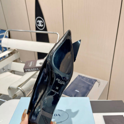 BALLET FLATS POINTED TOE IN BLACK SHINY CALFSKIN ATTACHED FLOWERS