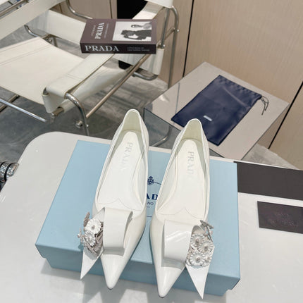 BALLET FLATS POINTED TOE IN WHITE SHINY CALFSKIN ATTACHED FLOWERS