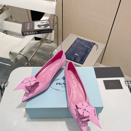 BALLET FLATS POINTED TOE IN PINK SHINY CALFSKIN ATTACHED FLOWERS