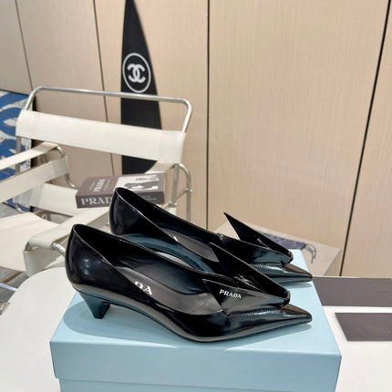 KITTEN HEEL PUMPS WITH CREATIVE SHAPE IN BLACK GLOSSY LAMBSKIN