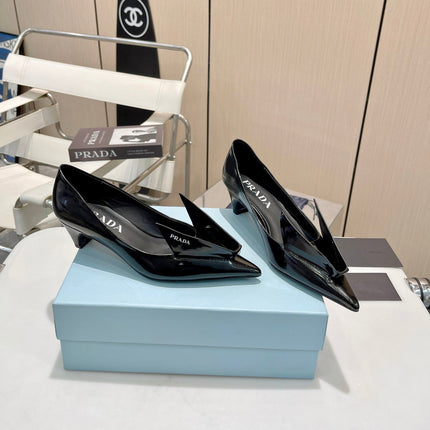 KITTEN HEEL PUMPS WITH CREATIVE SHAPE IN BLACK GLOSSY LAMBSKIN