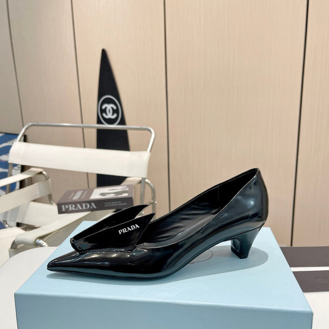 KITTEN HEEL PUMPS WITH CREATIVE SHAPE IN BLACK GLOSSY LAMBSKIN