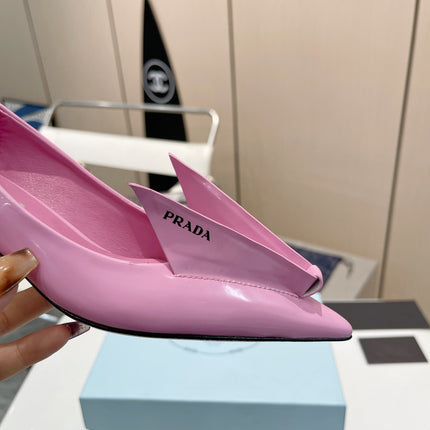 KITTEN HEEL PUMPS WITH CREATIVE SHAPE IN PINK GLOSSY LAMBSKIN