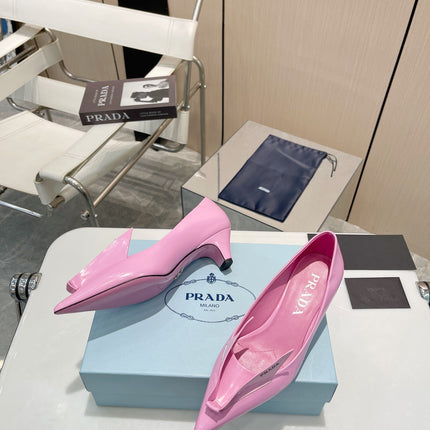 KITTEN HEEL PUMPS WITH CREATIVE SHAPE IN PINK GLOSSY LAMBSKIN