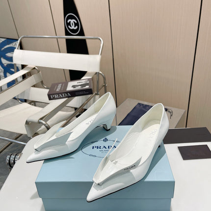 KITTEN HEEL PUMPS WITH CREATIVE SHAPE IN WHITE GLOSSY LAMBSKIN