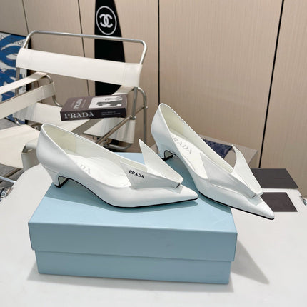 KITTEN HEEL PUMPS WITH CREATIVE SHAPE IN WHITE GLOSSY LAMBSKIN