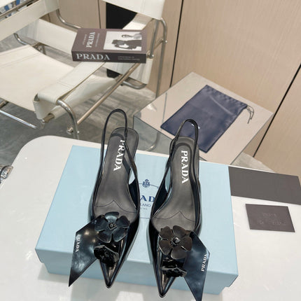 SLINGBACK KITTEN HEEL IN BLACK SHINY CALFSKIN ATTACHED FLOWERS