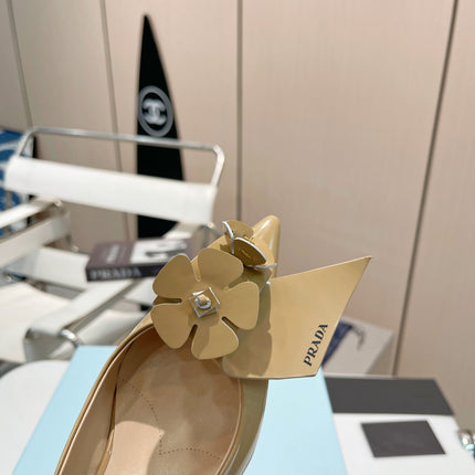 SLINGBACK KITTEN HEEL IN TORTILLA BROWN SHINY CALFSKIN ATTACHED FLOWERS