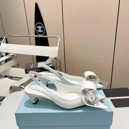 POINTED TOE SLINGBACK KITTEN HEEL WITH FLOWER BOW IN WHITE GLOSSY LAMBSKIN