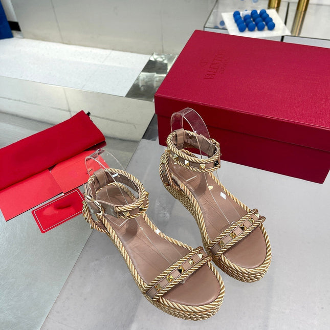 rockstud flatform sandal beige calfskin 45mm